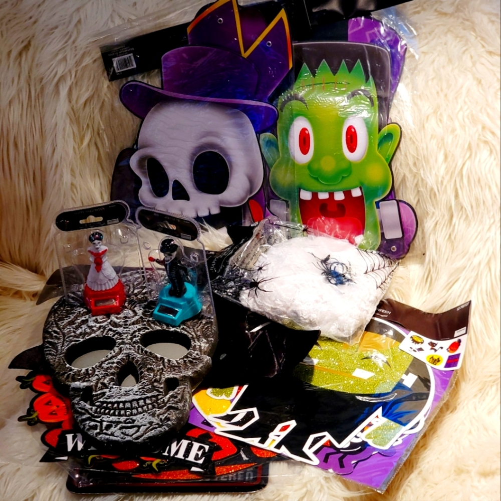 Lot Halloween Decor